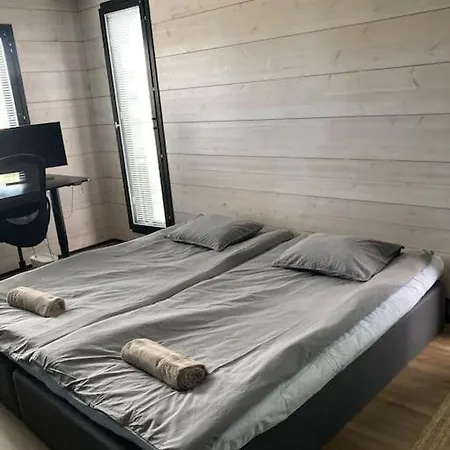 Moderni Hirsitalo Huoneisto *
