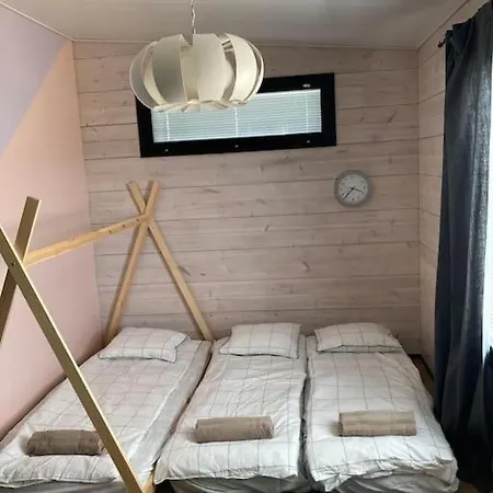 Huoneisto Moderni Hirsitalo *